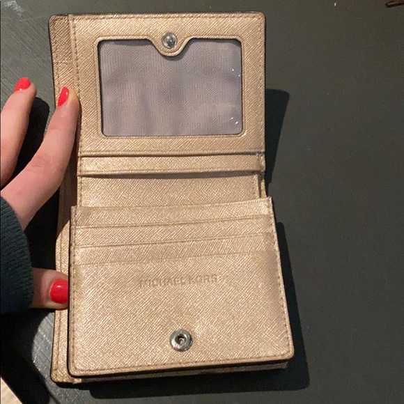 michael kors wallet - Picture 2 of 3
